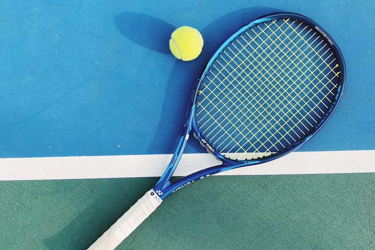 Tennis Grip Tape & Overgrip Guide — Everything You Need to Know — SUPER.TENNIS